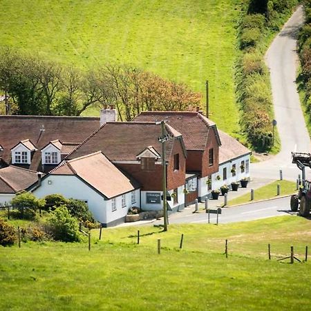 The Chequers Inn Rookley Extérieur photo