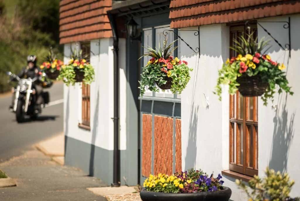 The Chequers Inn Rookley Extérieur photo
